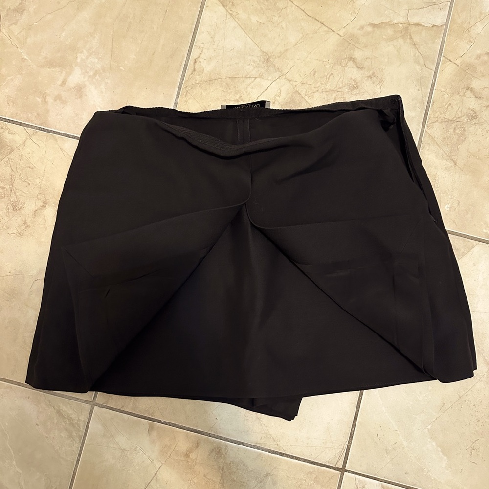 Valentino skort. Black.